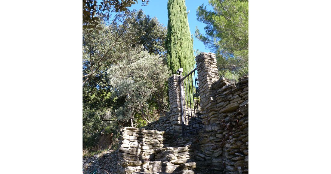 EXTERIEURS-escalier-acces-piscine