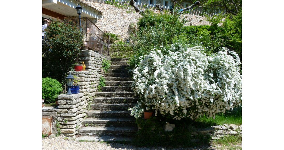 EXTERIEURS-escalier-entrée-principale